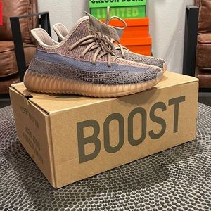 Yeezy Boost 350 v2 Fade - New with replacement box - Size 7M